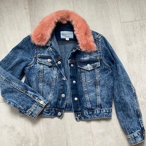 Adorable dark washed denim jacket -pink fur collar